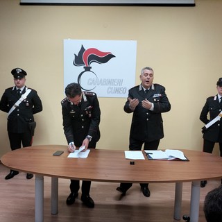 Coltivavano cannabis in serre abusive per pagare la cocaina da spacciare: undici arresti [VIDEO]