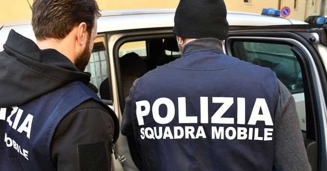 Violenza sessuale e rapina: manette per un 20enne impiegato in una cooperativa del Cuneese