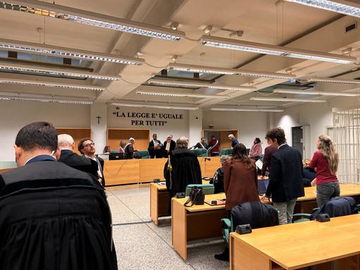 La giuria popolare della Corte d'Assise si ritira in camera di consiglio