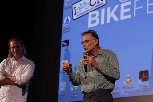 Marco Pastonesi presenta “Strade nere” al Cuneo Bike Festival – evento off ad Alba Marco Pastonesi presenta “Strade nere” al Cuneo Bike Festival – evento off ad Alba