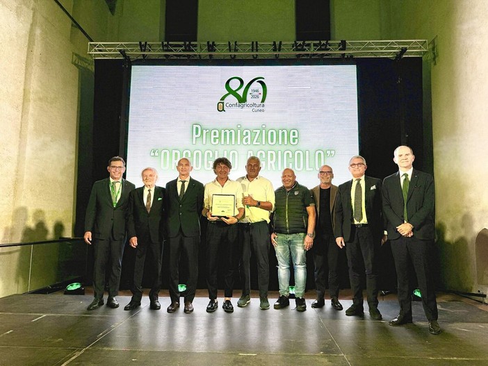 Confagricoltura Cuneo premia l’”O.R.A. Società Agricola” di Cherasco con l’”Orgoglio agricolo” e celebra gli 80 anni di fondazione con il volume “Agricoltura è impresa” Confagricoltura Cuneo premia l’”O.R.A. Società Agricola” di Cherasco con l’”Orgoglio agricolo” e celebra gli 80 anni di fondazione con il volume “Agricoltura è impresa”