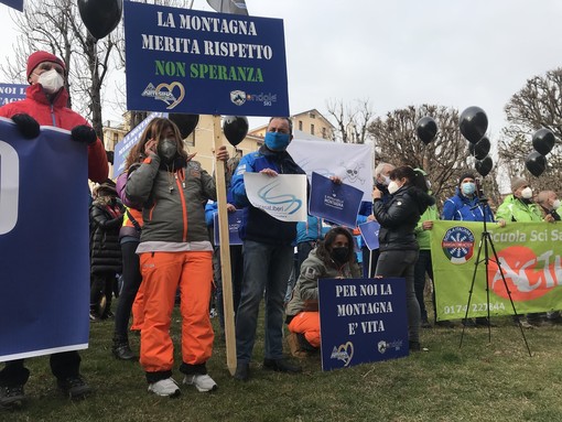 Protesta del mondo della neve a Cuneo: dalla Regione aiuti per 20,5milioni di euro