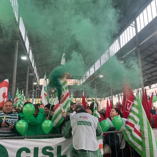 Pace, lavoro e giustizia sociale: la pioggia non ferma la Festa del Primo Maggio a Cuneo [FOTO E VIDEO]