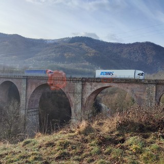 Ponte dell'Olla sulla statale 21, preoccupazione dopo i nuovi distacchi: domani un incontro in Prefettura