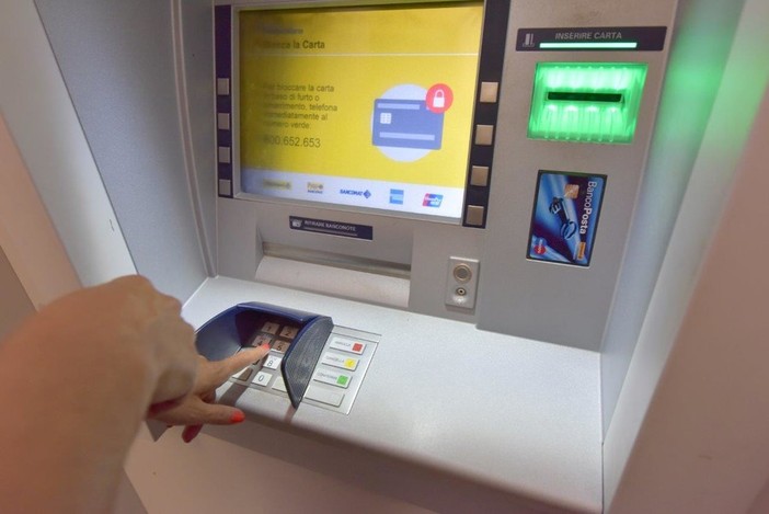 Banconote false nel bancomat delle Poste di Pagno: ex direttore rinviato a giudizio Banconote false nel bancomat delle Poste di Pagno: ex direttore rinviato a giudizio