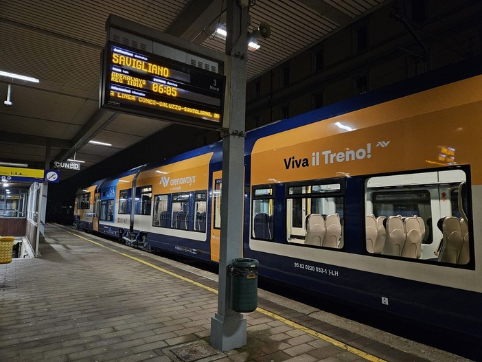 Rete Ferroviaria Italiana potenzia la Cuneo-Saluzzo-Savigliano. Bus sostitutivi Arenaways dal 9 al 16 novembre Rete Ferroviaria Italiana potenzia la Cuneo-Saluzzo-Savigliano. Bus sostitutivi Arenaways dal 9 al 16 novembre