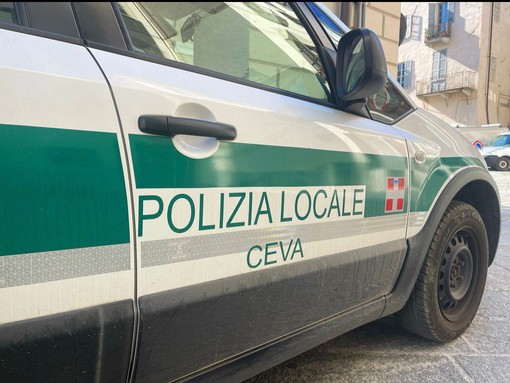 Abbandona rifiuti e urina per strada: individuato e sanzionato a Ceva Abbandona rifiuti e urina per strada: individuato e sanzionato a Ceva
