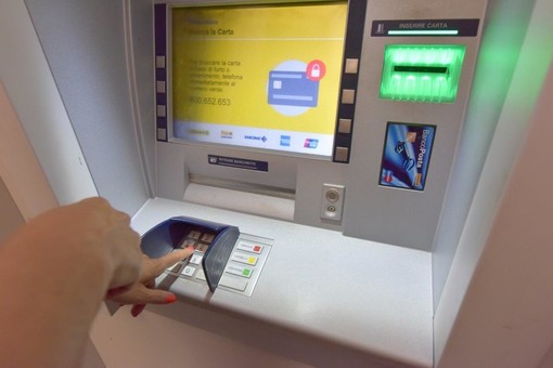 Banconote false nel bancomat delle Poste di Pagno: ex direttore rinviato a giudizio Banconote false nel bancomat delle Poste di Pagno: ex direttore rinviato a giudizio