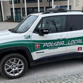 Mondovì, raid di gomme tagliate, furti di fiori e una persona sorpresa a defecare su una vetrina: tutti individuati grazie alla videosorveglianza