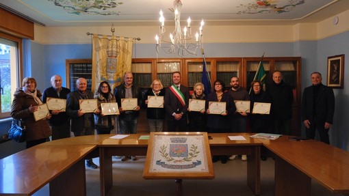 Ottanta anni dalla liberazione: premiazione dei sindaci a Cossano Belbo