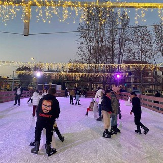 Pomeriggio speciale sulla pista di pattinaggio di Bra per la &quot;Scuola di quartiere&quot;