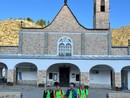 I quattro amici alla fine del loro cammino, davanti al Santuario di Sant'Anna I quattro amici alla fine del loro cammino, davanti al Santuario di Sant'Anna