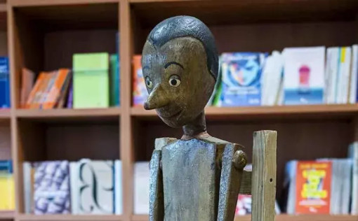 Pinocchio arriva ad Alba per festeggiare il bicentenario della nascita di Collodi Pinocchio arriva ad Alba per festeggiare il bicentenario della nascita di Collodi