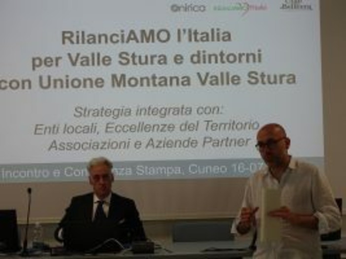 Valle Stura, presentata in Provincia la nuova cartina dedicata al cicloturismo Valle Stura, presentata in Provincia la nuova cartina dedicata al cicloturismo