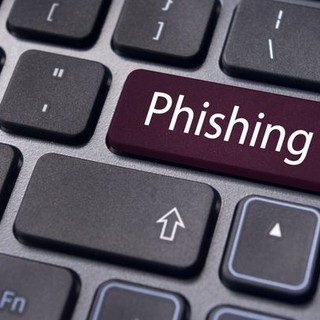 Truffe via mail: attenzione a chi chiede di verificare la tessera sanitaria