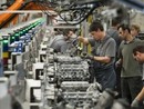 Le crisi globali e le incertezze "raffreddano" la fiducia delle imprese, soprattutto per le esportazioni e l'auto