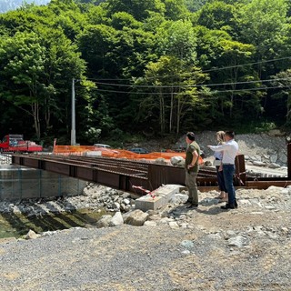 Nuovo ponte a Terme di Valdieri, posate le travi portanti: sarà pronto e collaudato per fine anno