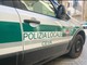 Abbandona rifiuti e urina per strada: individuato e sanzionato a Ceva