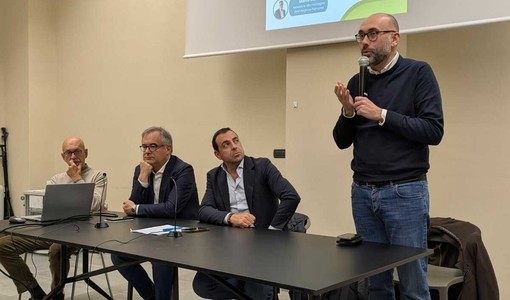 Luca Robaldo in uno degli incontri svolti dall'associazione nei mesi scorsi