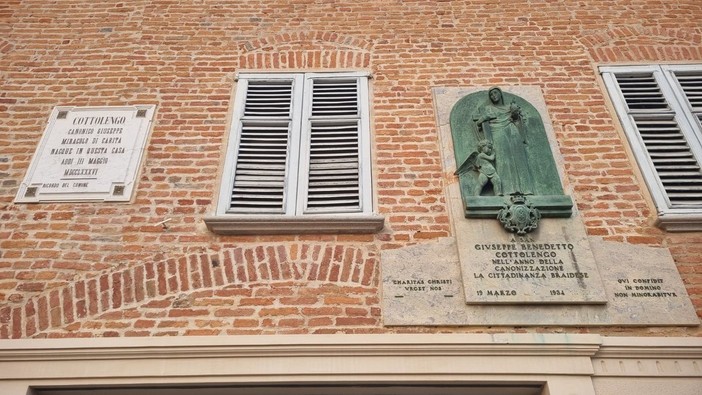 Un particolare della casa natale del Cottolengo, a Bra