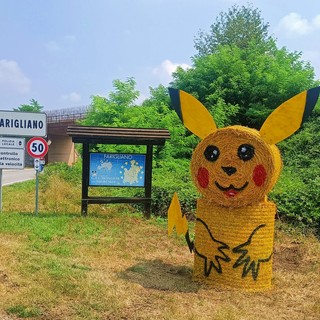 A Farigliano compare un Pikachu gigante, opera dell'Artista Misterioso