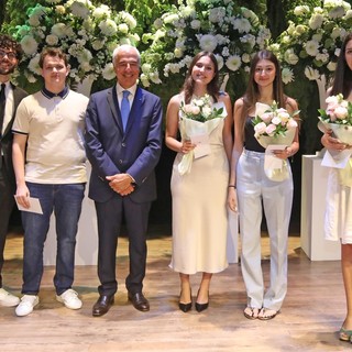 Alba, la Fondazione Ferrero premia la fedeltà all'azienda: una cerimonia speciale tra il ricordo di Maria Franca e il futuro dei giovani