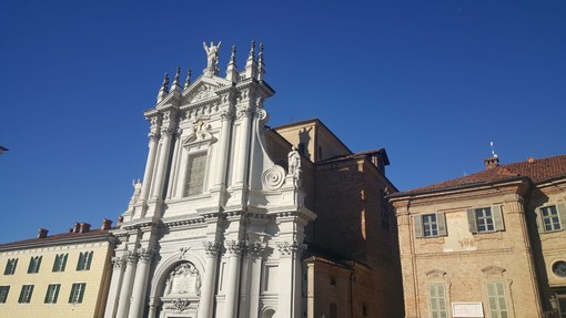 In foto la parrocchiale di Sant’Andrea Apostolo, a Bra