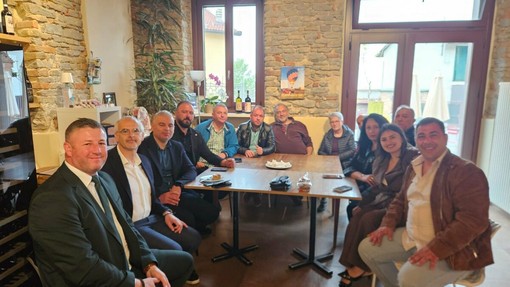 La delegazione istituzionale, proveniente da Dolčevo, accolta a Roddino La delegazione istituzionale, proveniente da Dolčevo, accolta a Roddino