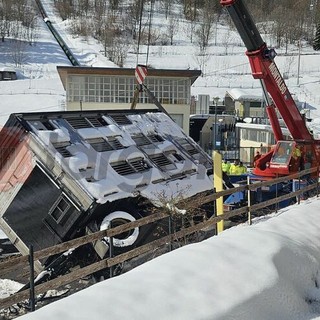 Recuperato il mezzo ribaltato sulla Statale 21: strada riaperta al traffico Recuperato il mezzo ribaltato sulla Statale 21: strada riaperta al traffico