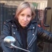 Martedì a Vezza d'Alba l'ultimo saluto a Roberta Frattasi, la 41enne morta in sella alla sua moto