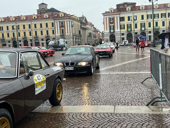 Dalla centrale piazza Galimberti di cuneo il via alla 28ª Ruota d'Oro Dalla centrale piazza Galimberti di cuneo il via alla 28ª Ruota d'Oro