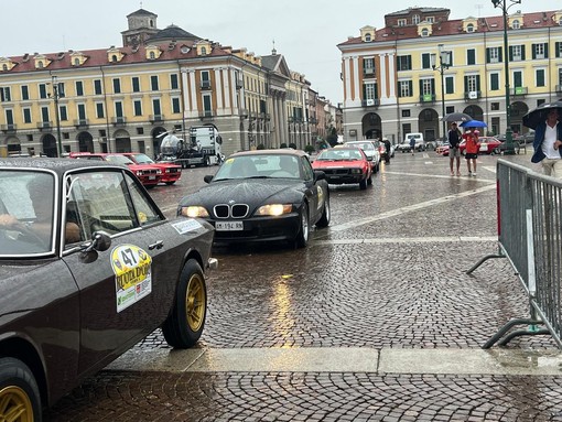 Dalla centrale piazza Galimberti di cuneo il via alla 28ª Ruota d'Oro Dalla centrale piazza Galimberti di cuneo il via alla 28ª Ruota d'Oro