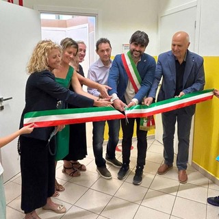 Primo giorno di scuola a Novello, per i bambini una matita da piantare. Inaugurati anche i nuovi bagni delle elementari