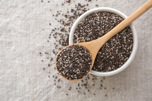 Semi di chia: impazzano sui social media, ma fanno davvero bene?