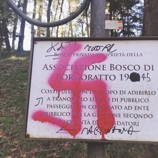 Svastica e atti vandalici al parco dei Boschetti di Garessio: “Oltraggio e mancanza di rispetto”