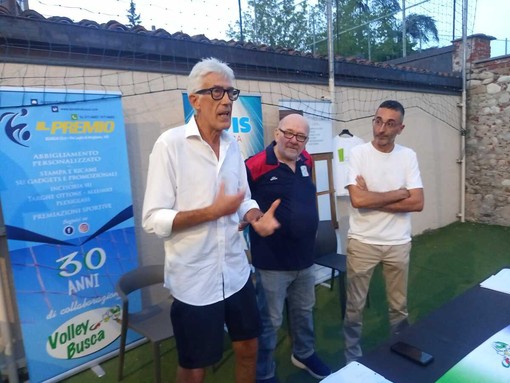 Da sinistra: Giorgio Salomone, Willi Rosso (presidente Volley Busca femminile), e Alessandro Marino Da sinistra: Giorgio Salomone, Willi Rosso (presidente Volley Busca femminile), e Alessandro Marino