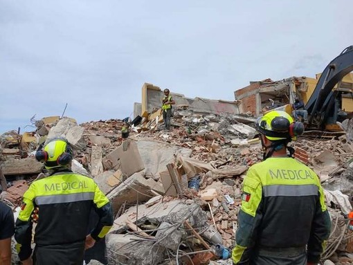 I soccorritori piemontesi in azione in Venezuela (foto prese dal profilo facebook di Mario Raviolo)