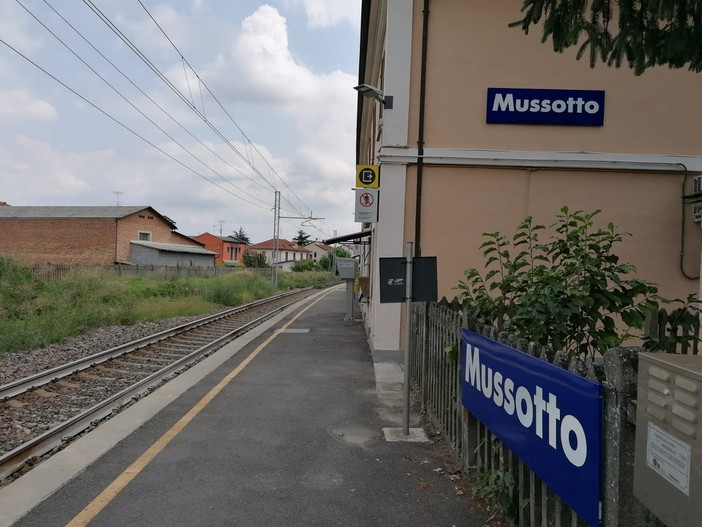Disagi al passaggio a livello al Mussotto, il Comune  di Alba guarda oltre il guasto: “Serve un piano di ammodernamento della linea”