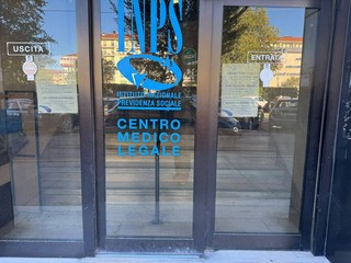 Alcune immagini della sede Inps di Cuneo, al civico 15 di corso Annibale Santorre di Santarosa
