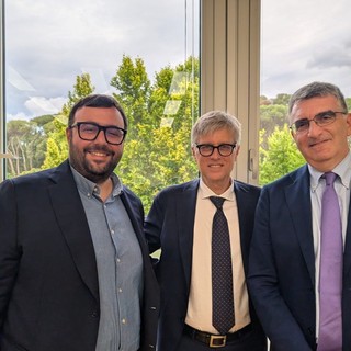 Nell’immagine il primo incontro avvenuto con il GSE. Da sinistra: Lorenzo Carosso, Presidente di Solar Valley ETS; Luca Barberis, Direttore Direzione Fonti Rinnovabili del GSE; Stefano Sassone, Responsabile Area Tecnica Cisambiente Confindustria Nell’immagine il primo incontro avvenuto con il GSE. Da sinistra: Lorenzo Carosso, Presidente di Solar Valley ETS; Luca Barberis, Direttore Direzione Fonti Rinnovabili del GSE; Stefano Sassone, Responsabile Area Tecnica Cisambiente Confindustria