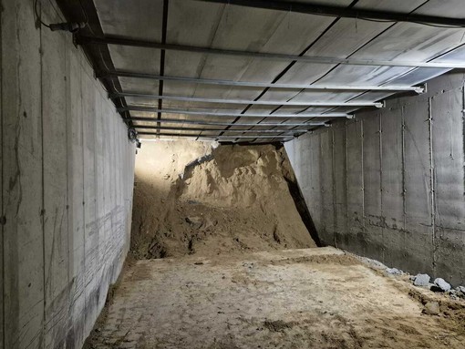 Il punto in cui si è verificato lo svuotamento di materiale sabbioso Il punto in cui si è verificato lo svuotamento di materiale sabbioso