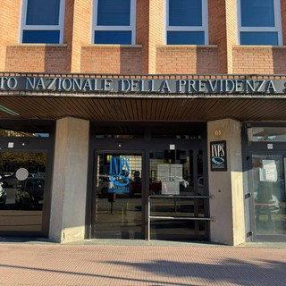 Alcune immagini della sede Inps di Cuneo, al civico 15 di corso Annibale Santorre di Santarosa