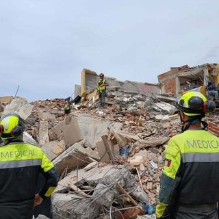 I soccorritori piemontesi in azione in Venezuela (foto prese dal profilo facebook di Mario Raviolo)
