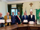 I sindaci premiati con il governatore Alberto Cirio e il primo cittadino di Sommariva Perno Stefano Rosso