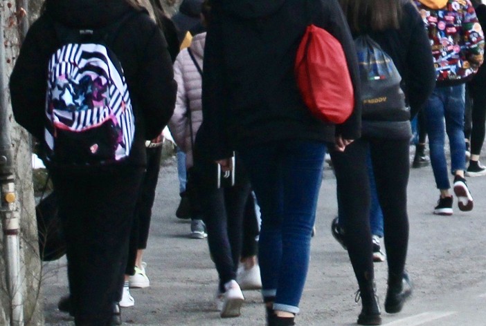 Rissa dopo una festa degli studenti a Mondovì: indagini in corso, carabinieri al lavoro per chiarire le responsabilità