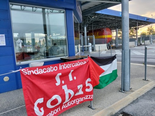 Momenti dello sciopero dei lavoratori degli appalti ISCOT, promosso dal sindacato S.I. Cobas Momenti dello sciopero dei lavoratori degli appalti ISCOT, promosso dal sindacato S.I. Cobas