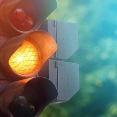 Onda verde, onda rossa: a Sanfrè i semafori mettono zizzania