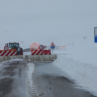 Colle della Maddalena chiuso per neve. Sulla SS 21 mezzi pesanti senza catene bloccano la circolazione