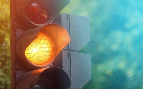 Onda verde, onda rossa: a Sanfrè i semafori mettono zizzania