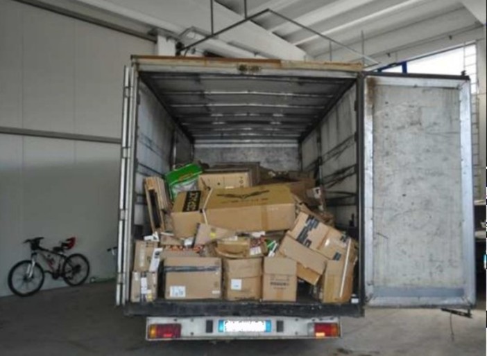 Furgone rubato trovato in autostrada: la Polizia Stradale di Cuneo restituisce al legittimo proprietario materiale elettrico per 300.000 euro